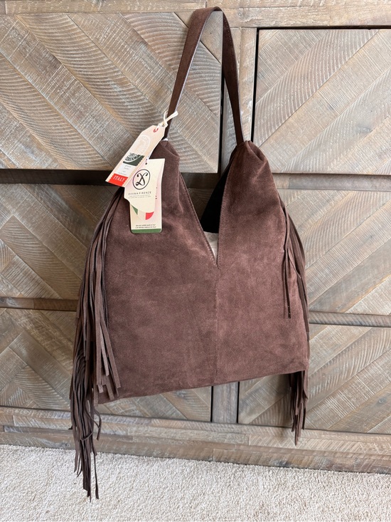 Divina Firenze Handbags - NWT Divina Firenze Italian leather suede fringe bag
